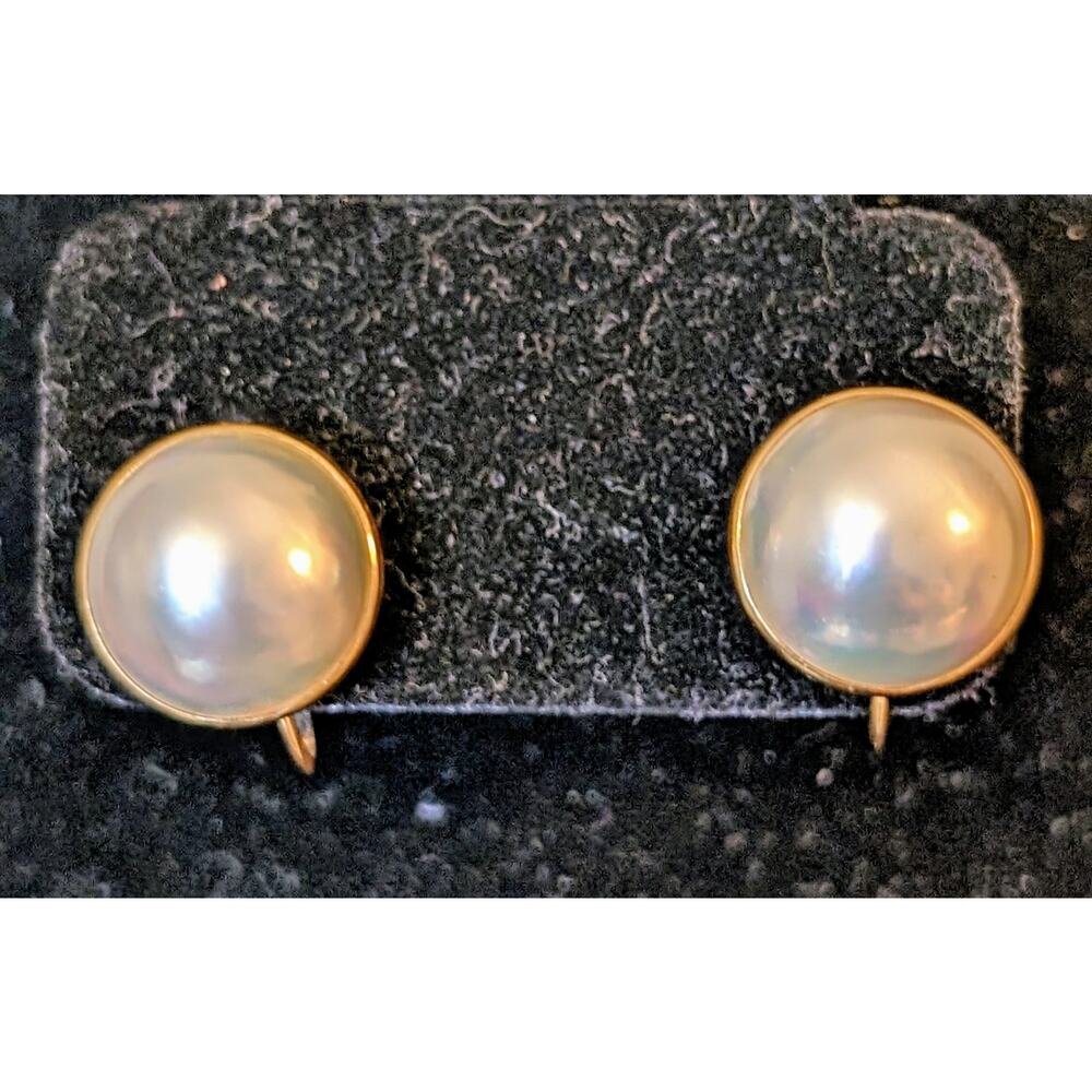 Vintage 18k Yellow Gold 15mm Mabe Pearl Screw Back Timeless Earrings - Picture 8 of 8